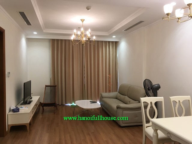 Bath-tub apartment 2 bedroom at Vincom tower on Nguyen Chi Thanh street for lease